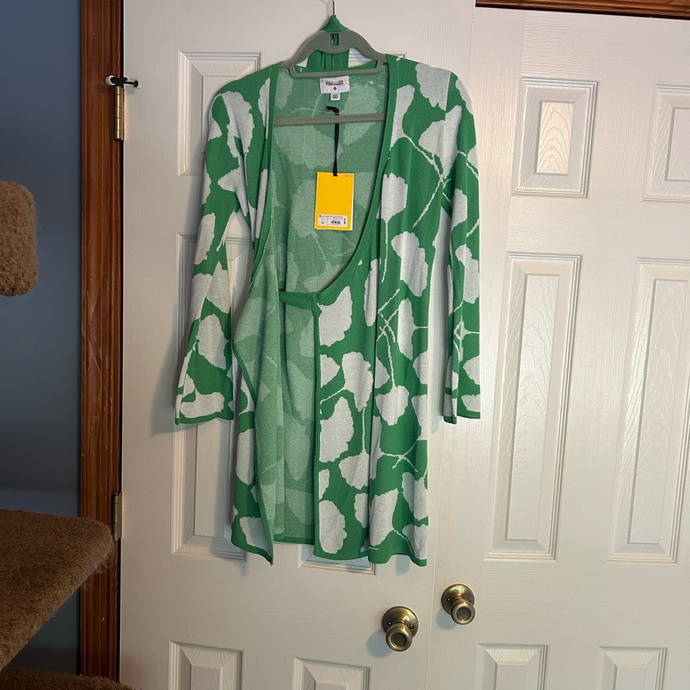 Diane Von Furstenberg Green and White Graphic Blouse
